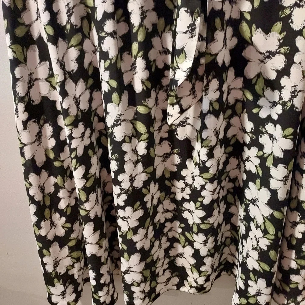 Evans Black, Green and White Floral Sleeveless Dress in Size 20 Made in Marocco - Picture 6 of 12